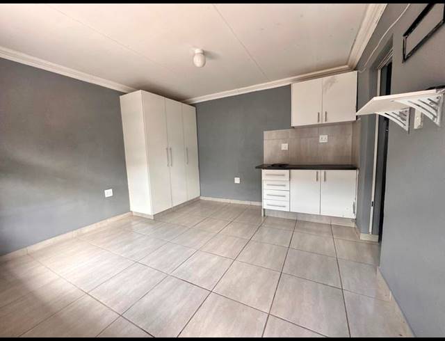 6 BEDROOM APARTMENT FOR SALE IN SOSHANGUVE PP